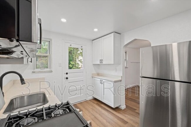 Building Photo - 1419 Dagmar Ave