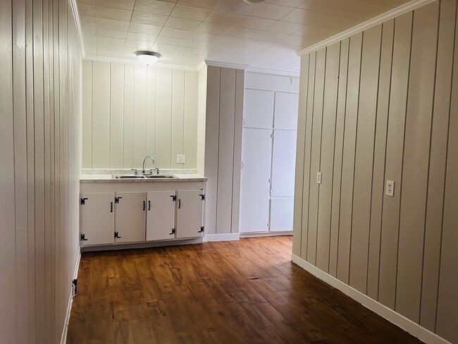 Building Photo - 103 W Germain St