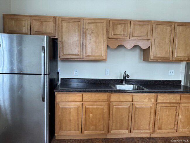 Building Photo - 41 Clove Rd