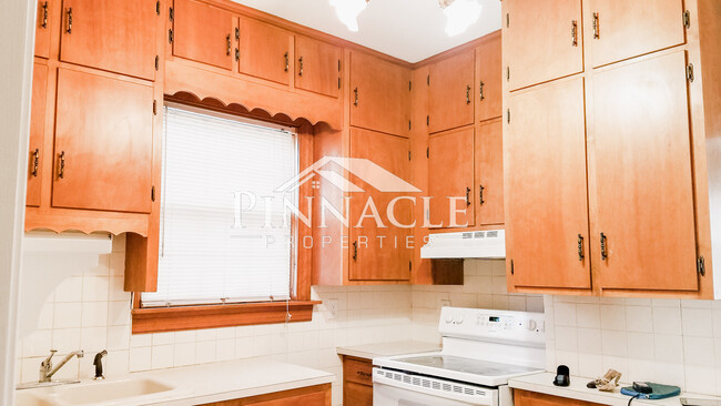 Kitchen - 715 Euclid Ave