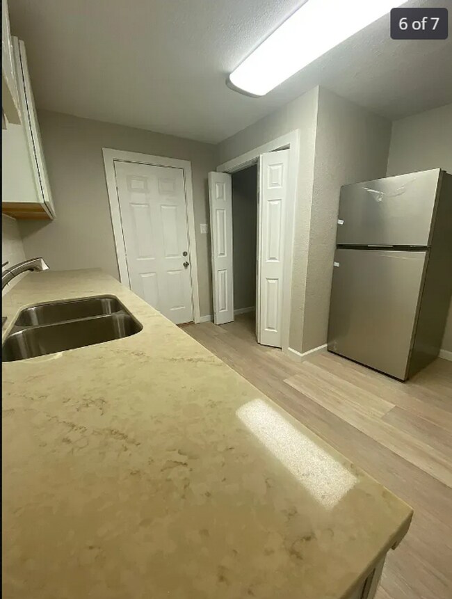 Building Photo - House For Rent - 3220 Lampassas St, Beaumont, TX 77703