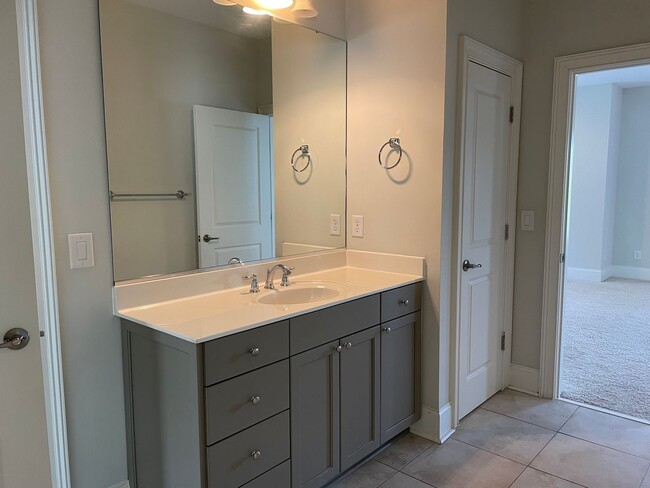 Building Photo - Fabulous Three Bedroom Home in Antiquity