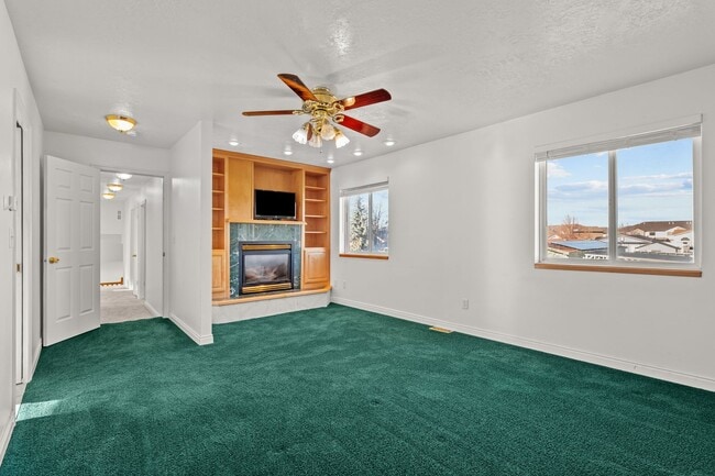 Building Photo - Spacious 4 Bedroom Home in Quiet Orem Neighborhood