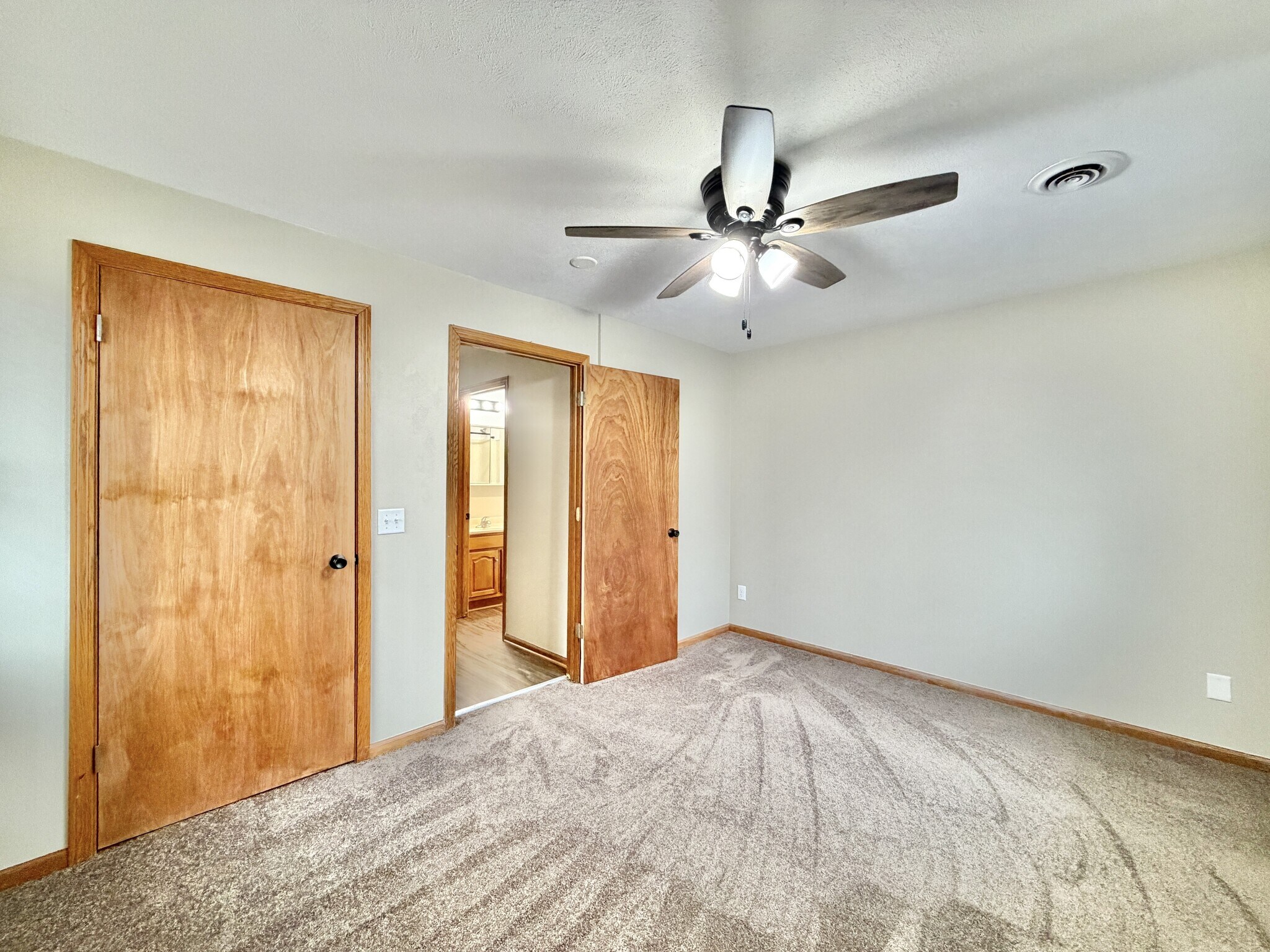 Building Photo - 167 S Jackson St