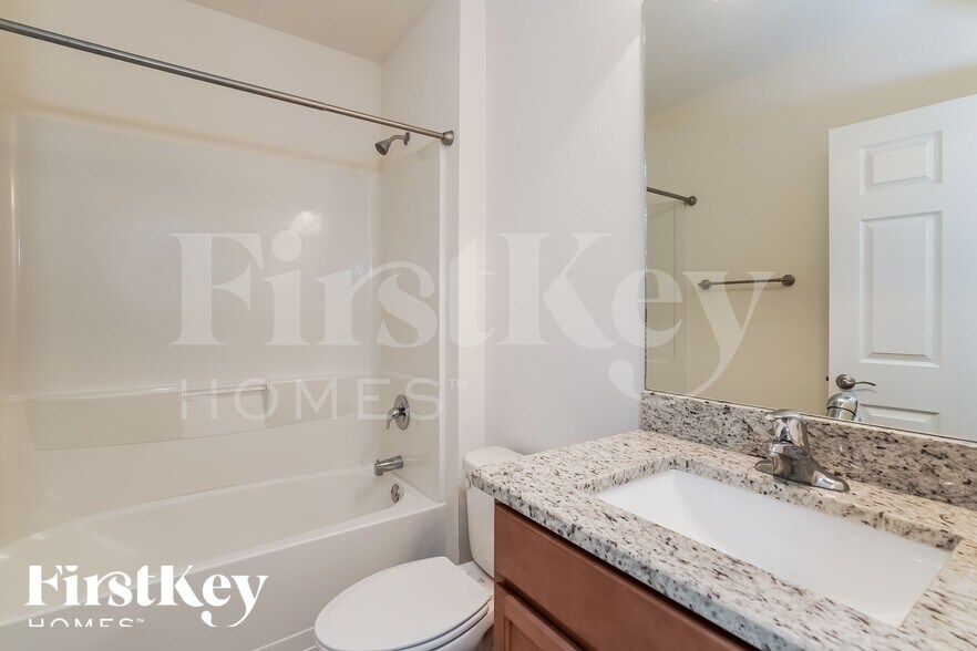 Building Photo - 1110 NW 24th Pl