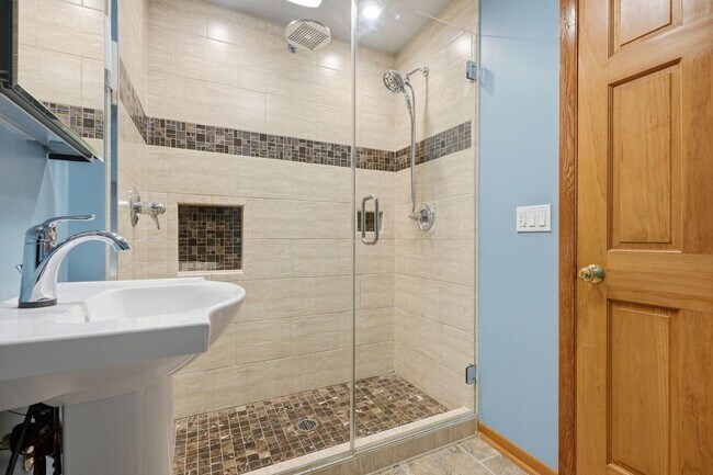 Building Photo - Willow Ridge
