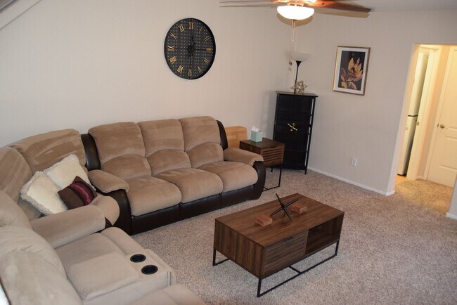 Building Photo - 8765 Country Pines Ave