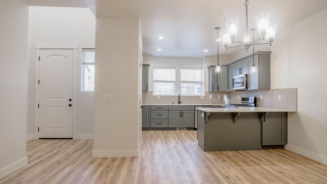 Building Photo - Beautiful 3 bedroom Townhome in Lehi Exchange community!