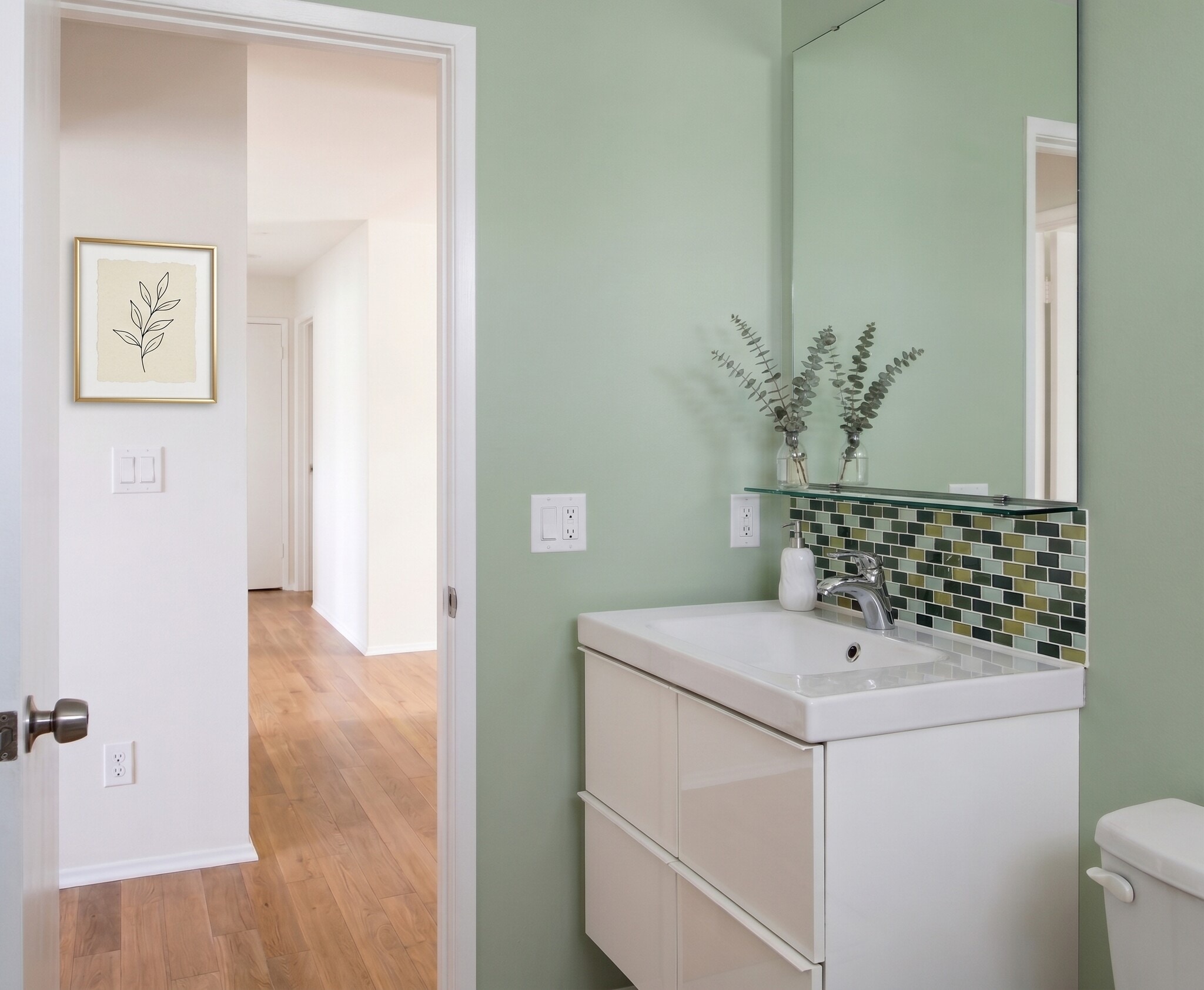 Bathroom reverse view - 177 Douglas St