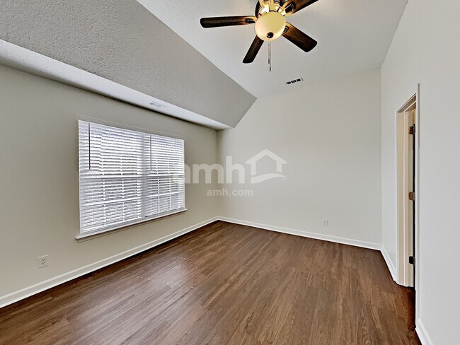 Building Photo - 900 Crowders Woods Dr