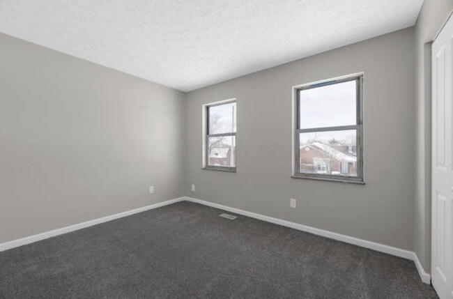 Building Photo - 2194 Rotunda Dr