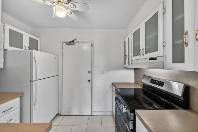 Building Photo - 1831 NE 38th St