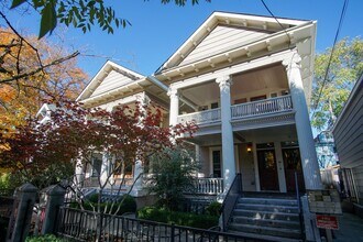 Building Photo - Historic Building-Beautifully Renovated 1-Bedroom Close-in SE!