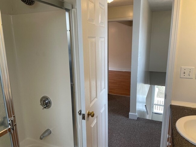 Building Photo - 32 Lincoln Rd