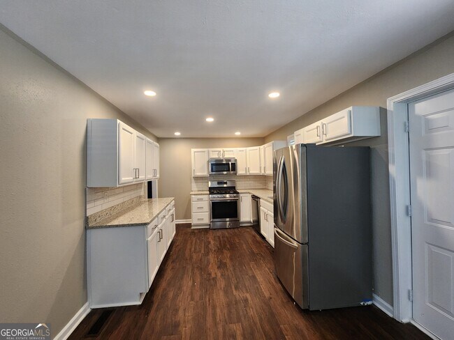 Building Photo - 1615 Sheffield Dr