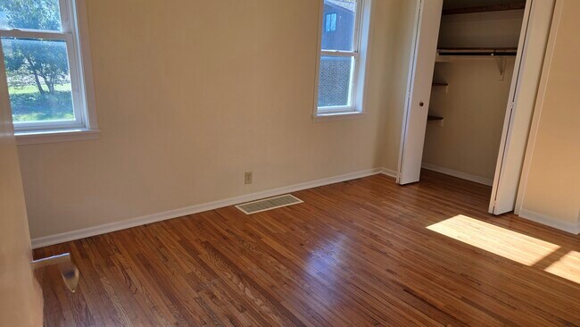 Master BR, with ensuite bath - 616 East St S