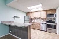 Building Photo - 456 7th Pl