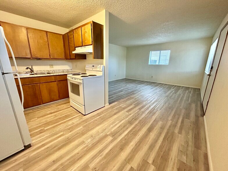 Building Photo - 2606 S Mountain View Dr