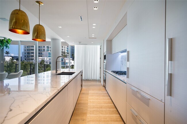 Building Photo - 1 Collins Ave