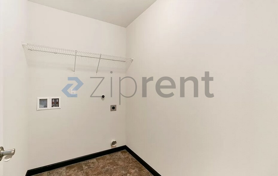 Building Photo - Unit