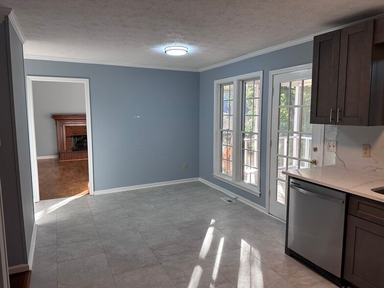 Building Photo - 545 River Overlook Dr NW