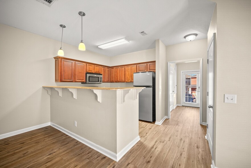 Building Photo - 810 Arbor Lake Dr