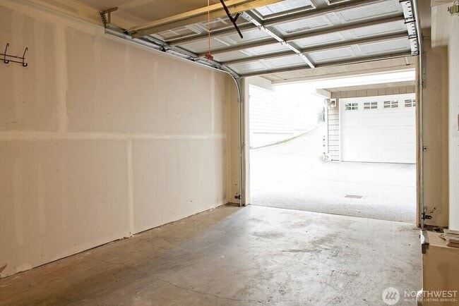 Building Photo - 1027 NE 123rd St