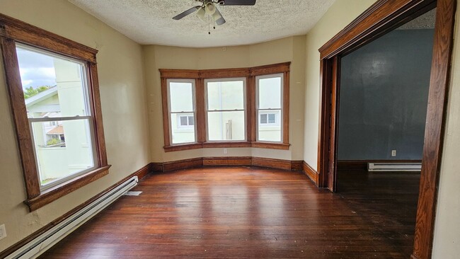 Building Photo - 3 bedroom 1 bath single family home in Man...