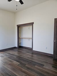 Building Photo - 2870 W Villa Loop