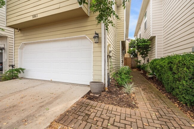 Building Photo - 5841 Katy St