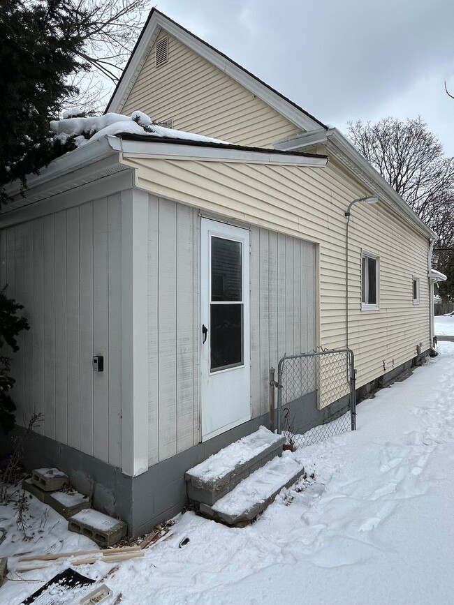 Building Photo - Clark / Fulton Area - Single Family Home -...