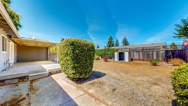 Building Photo - 4 Bedroom 2 Full Bathroom Single Family Ho...