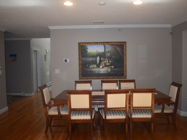 Building Photo - Townhome in Hingham