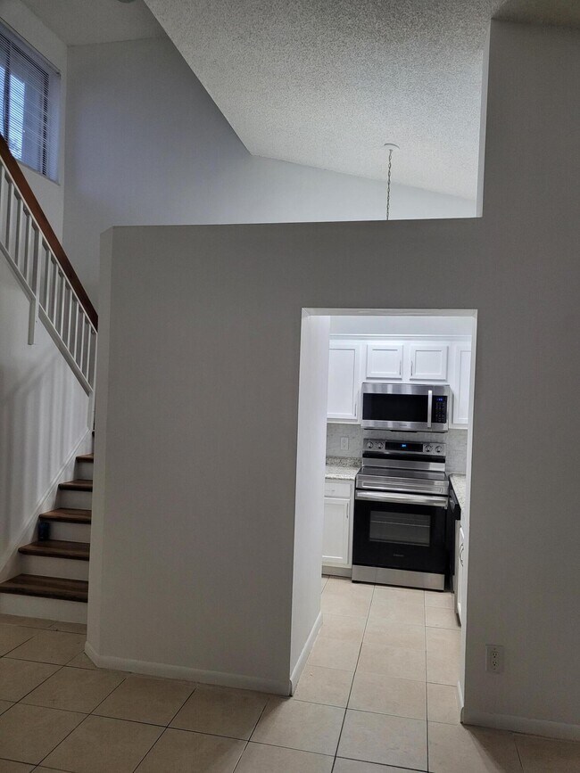 Building Photo - 1200 Coral Club Dr