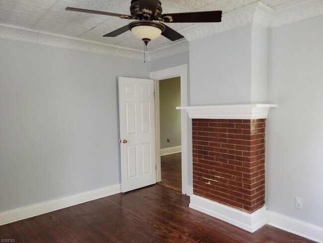 Building Photo - 115 Maolis Ave