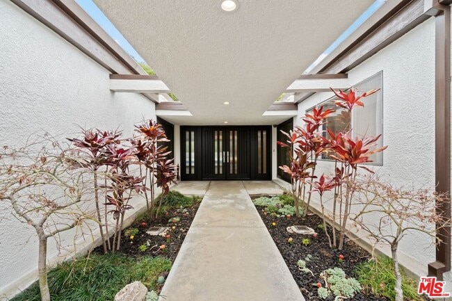 Building Photo - 3135 Chandelle Rd