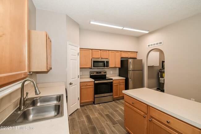 Building Photo - 12284 Hickory Forest Rd