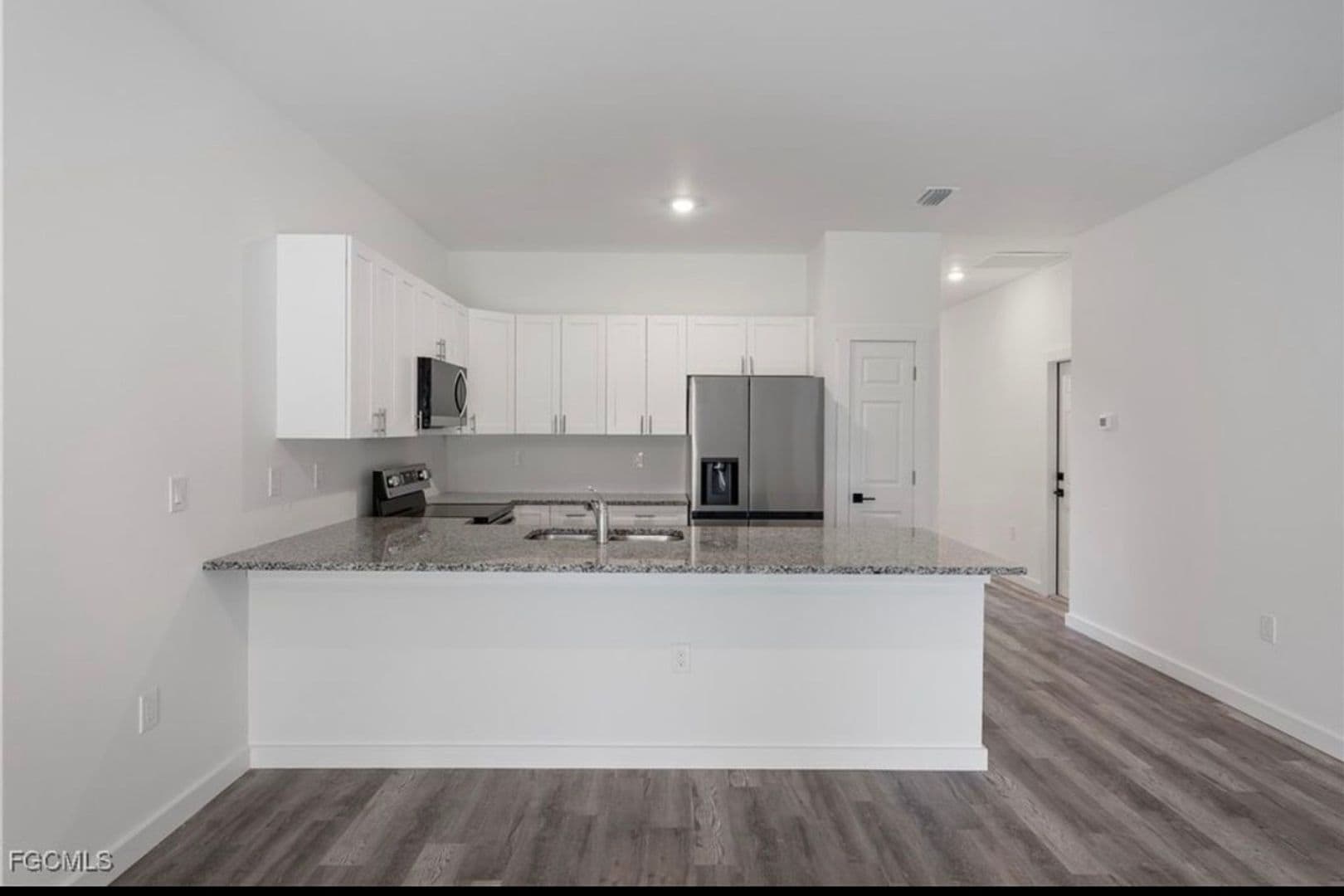 Building Photo - 1027 Meadow Rd