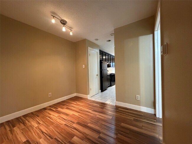 Building Photo - 1901 Brun St