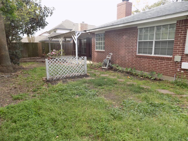 Building Photo - 22623 River Birch Dr