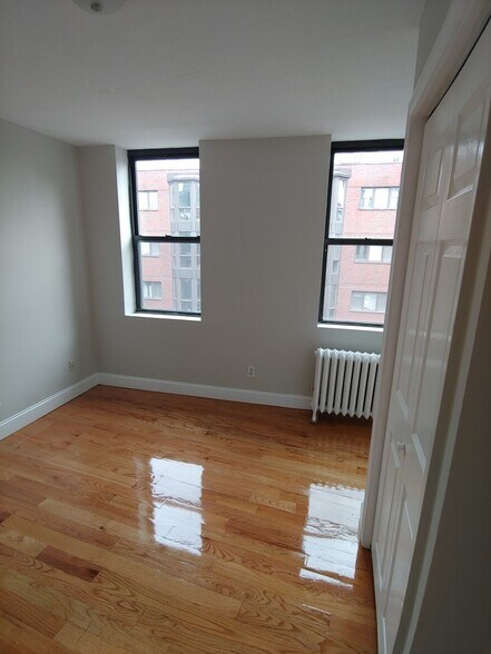 Building Photo - 200 Hanover St