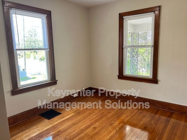 Building Photo - 210 Biltmore St