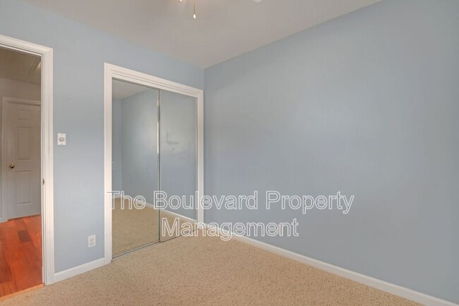 Building Photo - 995 Awaawaanoa Pl