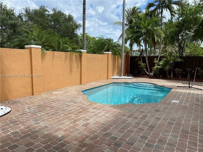 Building Photo - 2636 NE 15th St