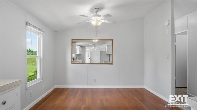 Building Photo - Spacious 3 Bedroom, 2 Bathroom Home in Cou...