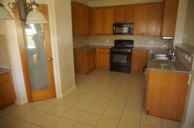 Building Photo - 7450 Oakwood Canyon Dr