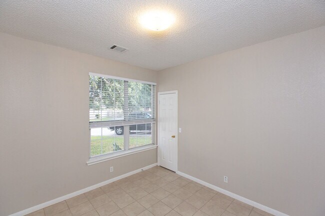 Building Photo - 1628 War Horse Ln