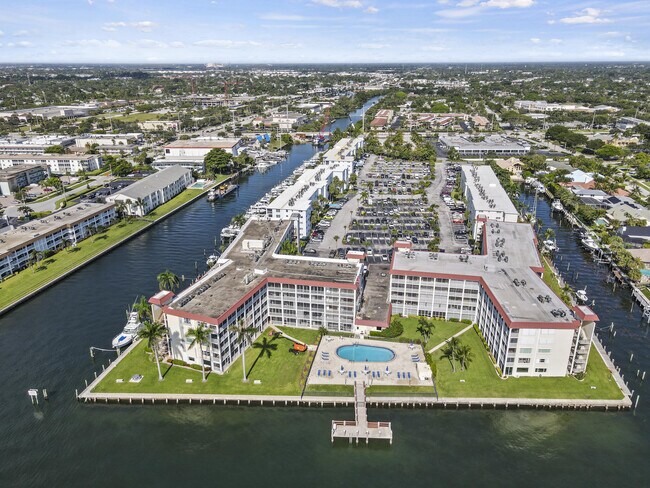Building Photo - 100 Paradise Harbour Blvd