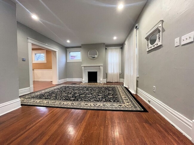 Building Photo - 381 Alden Ave