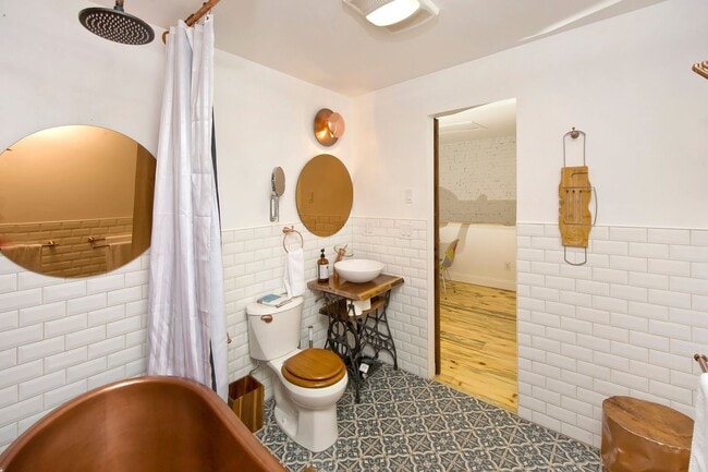 Building Photo - 2 & 3 Bedroom Units in the Dwight Street H...